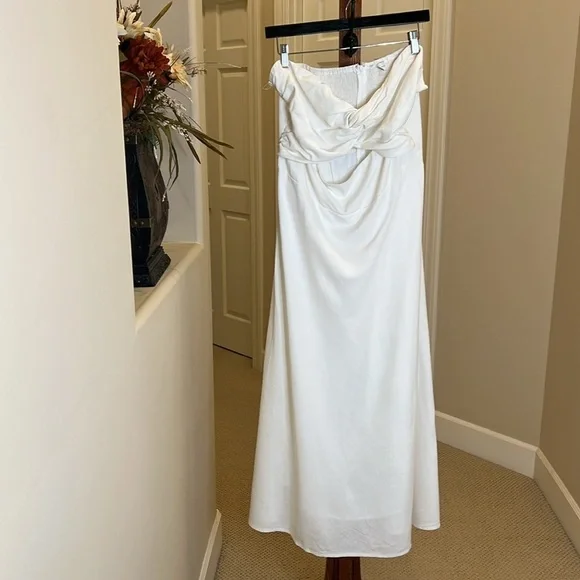 Petal & Pup Strapless cut out twist top linen midi dress nwot - Picture 9 of 15